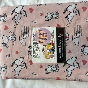 Peanuts Snoopy Queen Sheet Set in Pink and White
